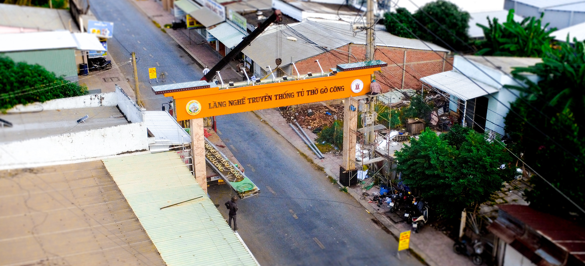 Qúa trình thi công hoàn thiện cổng làng nghề